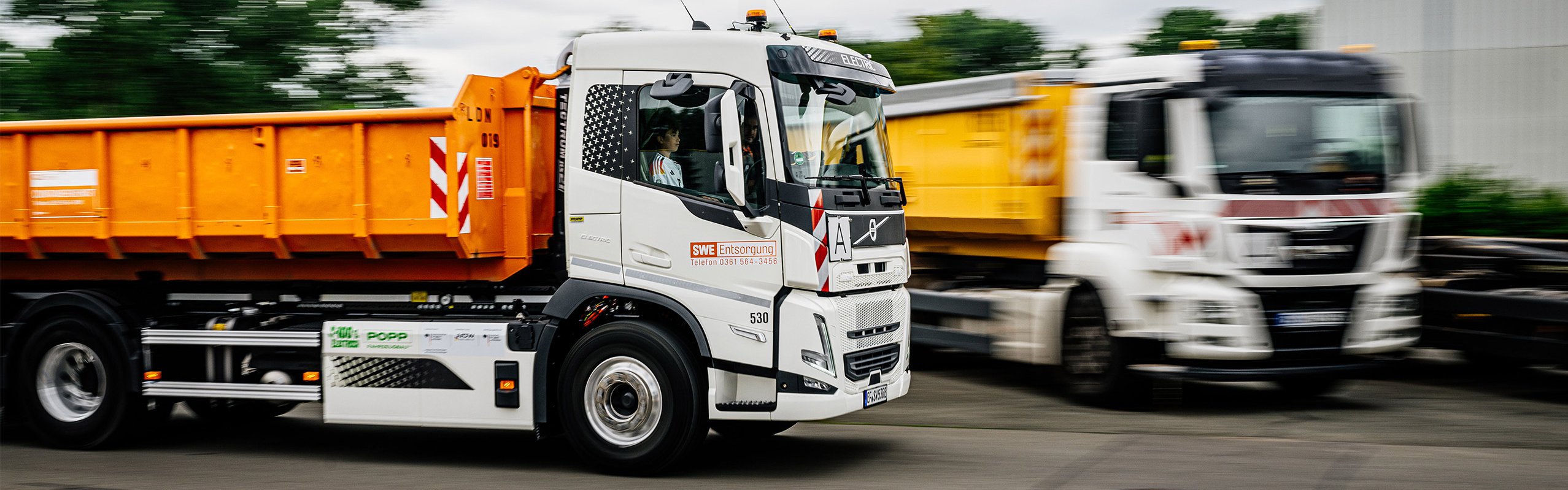 Elektro-LKW der Stadtwerke Erfurt Ein Volvo-Elektro-LKW der Stadtwerke Erfurt fährt auf einer Straße
