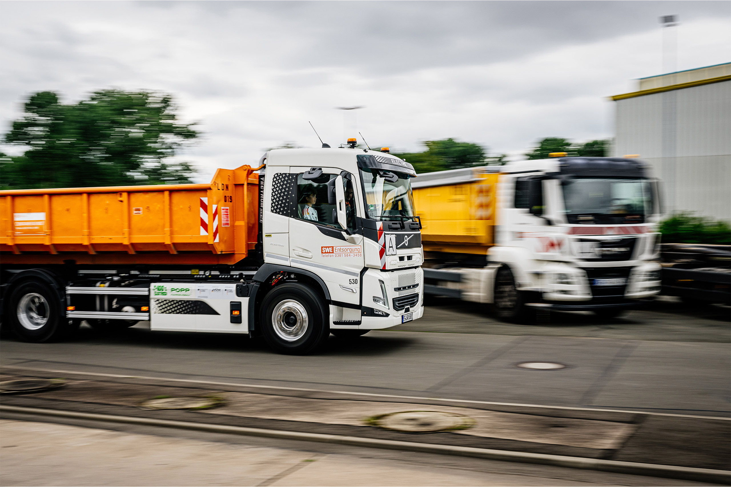 Elektro-LKW der Stadtwerke Erfurt Ein Volvo-Elektro-LKW der Stadtwerke Erfurt fährt auf einer Straße
