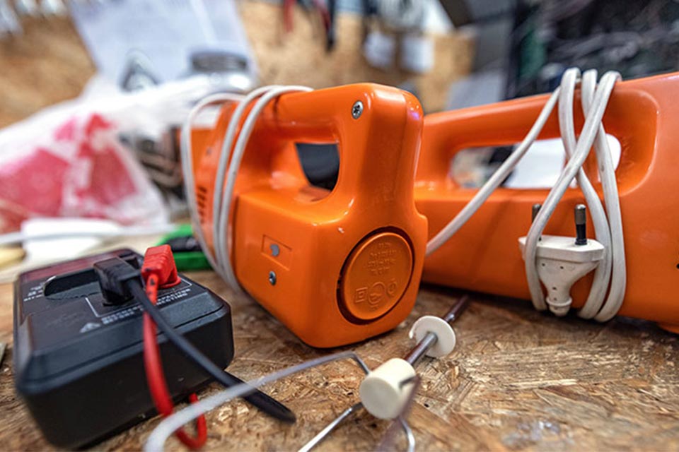 Circular Economy CIRCO-Workshop Circular Economy (Kreislaufwirtschaft) mit orangefarbenen Mixer